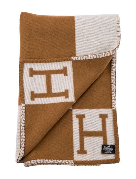 hermes throw blanket cost